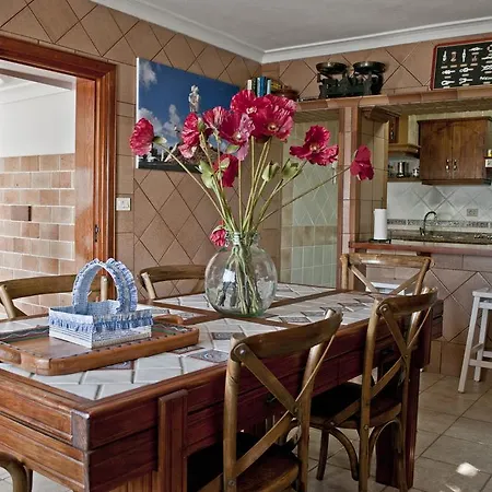 Holiday home Caracoles